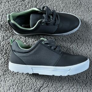 Xtratuf women’s shoes. Sz9. Never worn. Anti-slip. Grey and green.